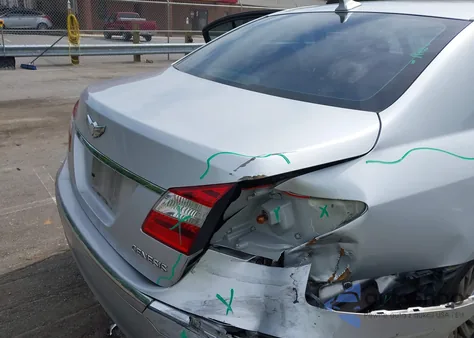 2014 Hyundai Genesis 3.8 z USA, uszkodzony, nr VIN KMHGC4DD0EU265832